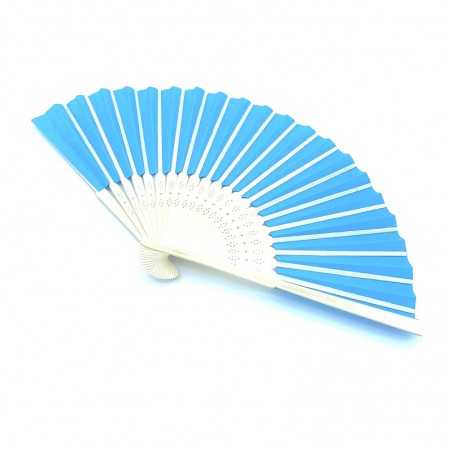 Ventaglio in bambù e carta di colore turchese.