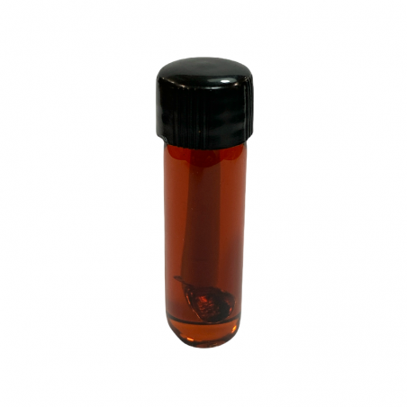 Flacone di puro profumo di patchouli indiano.