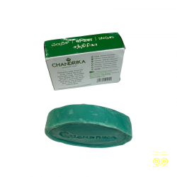 Boite et savon Chandrika indien aux plantes.