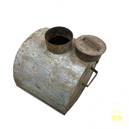 Ex contenitore per latte, chai o tè indiano.