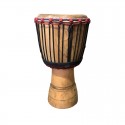 Percusión africana o djembe de madera.