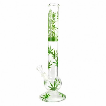 Bong grande de cristal decorado con hojas de cannabis.