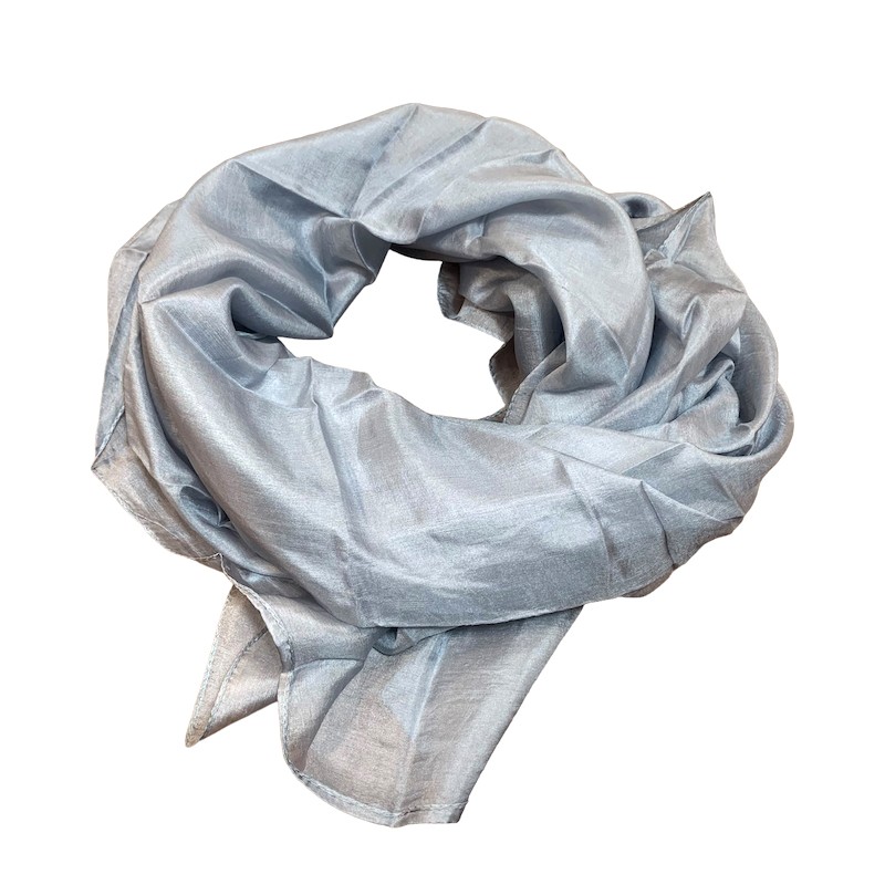 Gray square scarf in pure Indian silk.