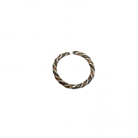 Afrikanischer Ring trägt Glück Grigri Amulett.