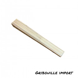 Ventaglio di bambù traforato chiuso.