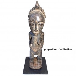 Statuette based on a steel plate.