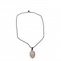 Medaillon de pierre de quartz rose en collier.