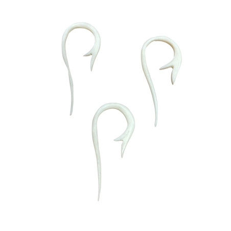 Piercing tribale alle ossa.