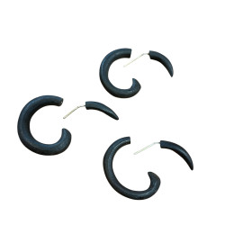 Piercing etnico tribale a spirale in legno finto.