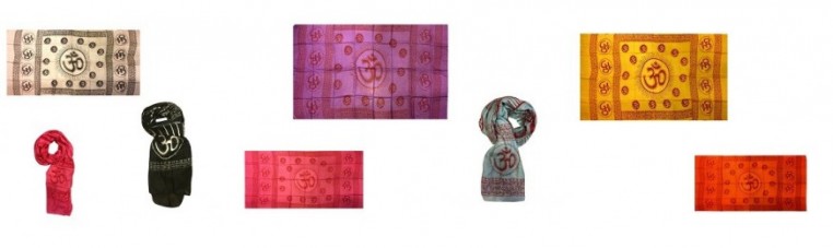 Ram-Tücher aus Baumwolle mit dem Symbol Om gezeichnet.